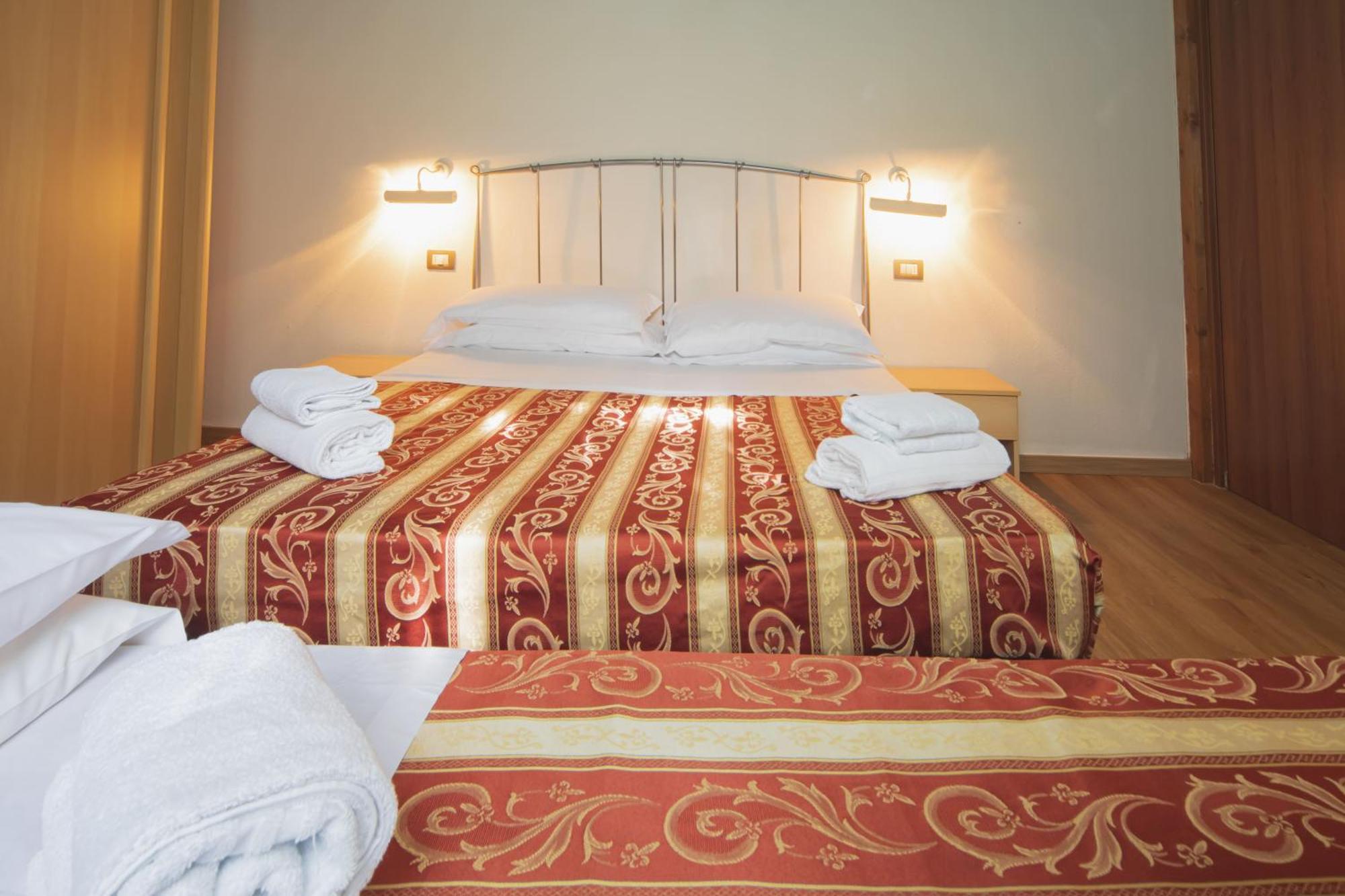 Heliopolis Camping & Village Пинето Екстериор снимка