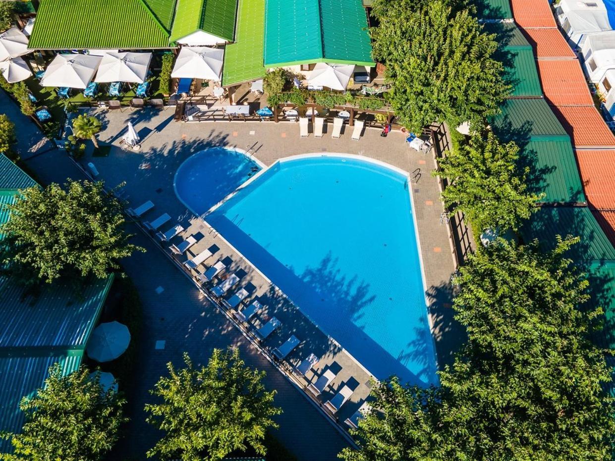 Heliopolis Camping & Village Пинето Екстериор снимка